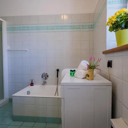 Appartement Vela Mit Dachterrasse Colico